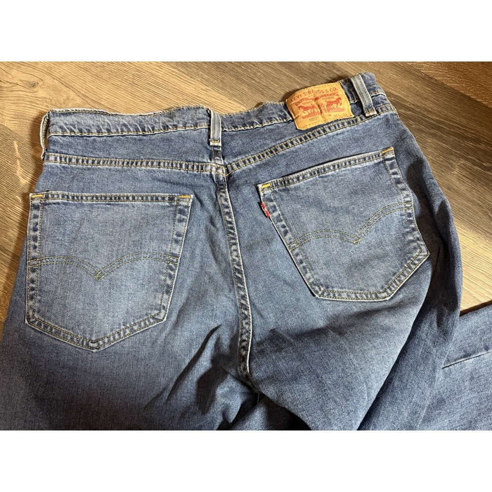 Men's 505 Levi Jeans 36X32 Medium Wash Great Condition - Picture 4 of 4
